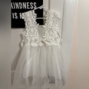 Girls 3T white flower dress. #flowergirl #dress #toddler